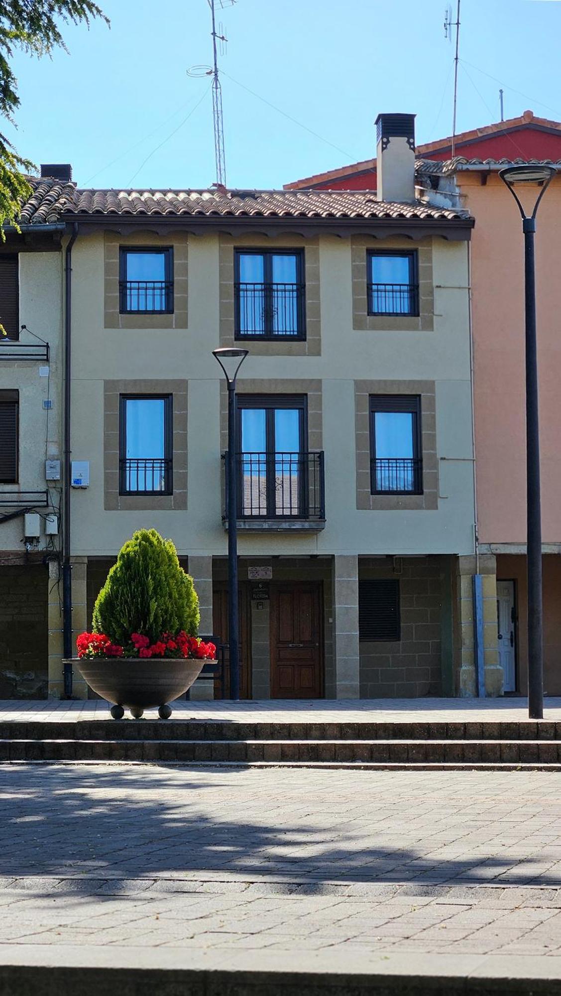 Apartamentos La Florida Casalarreina Luaran gambar